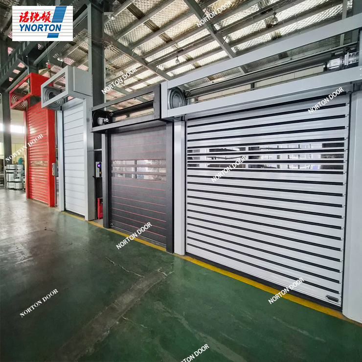 Pintu putar cepat membuka dan menutup secara otomatis untuk kenyamanan.