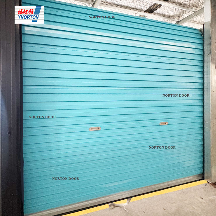 Pintu gulung biru