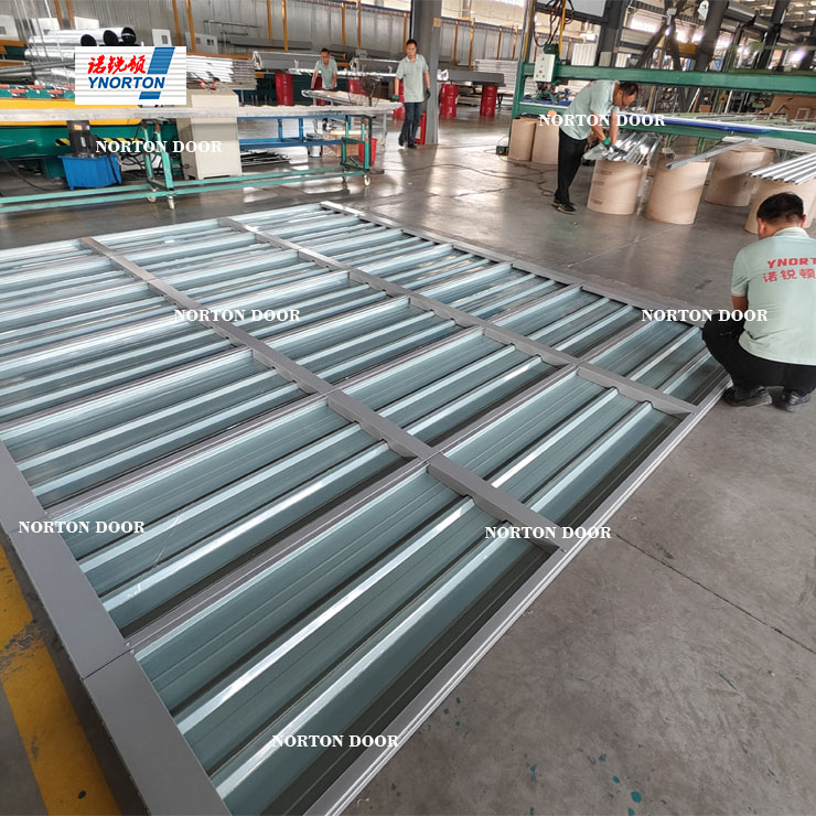 Pintu garasi sectional kulit tunggal